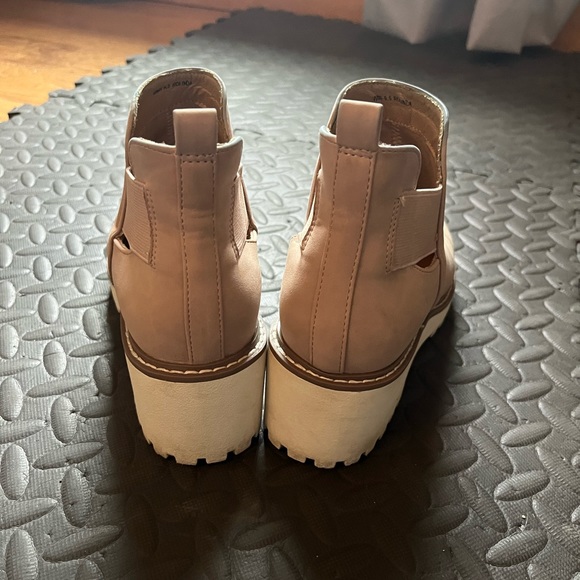 Bought from the buckle in the fall. Some blue coloring on ankle due to jeans. - Picture 5 of 6